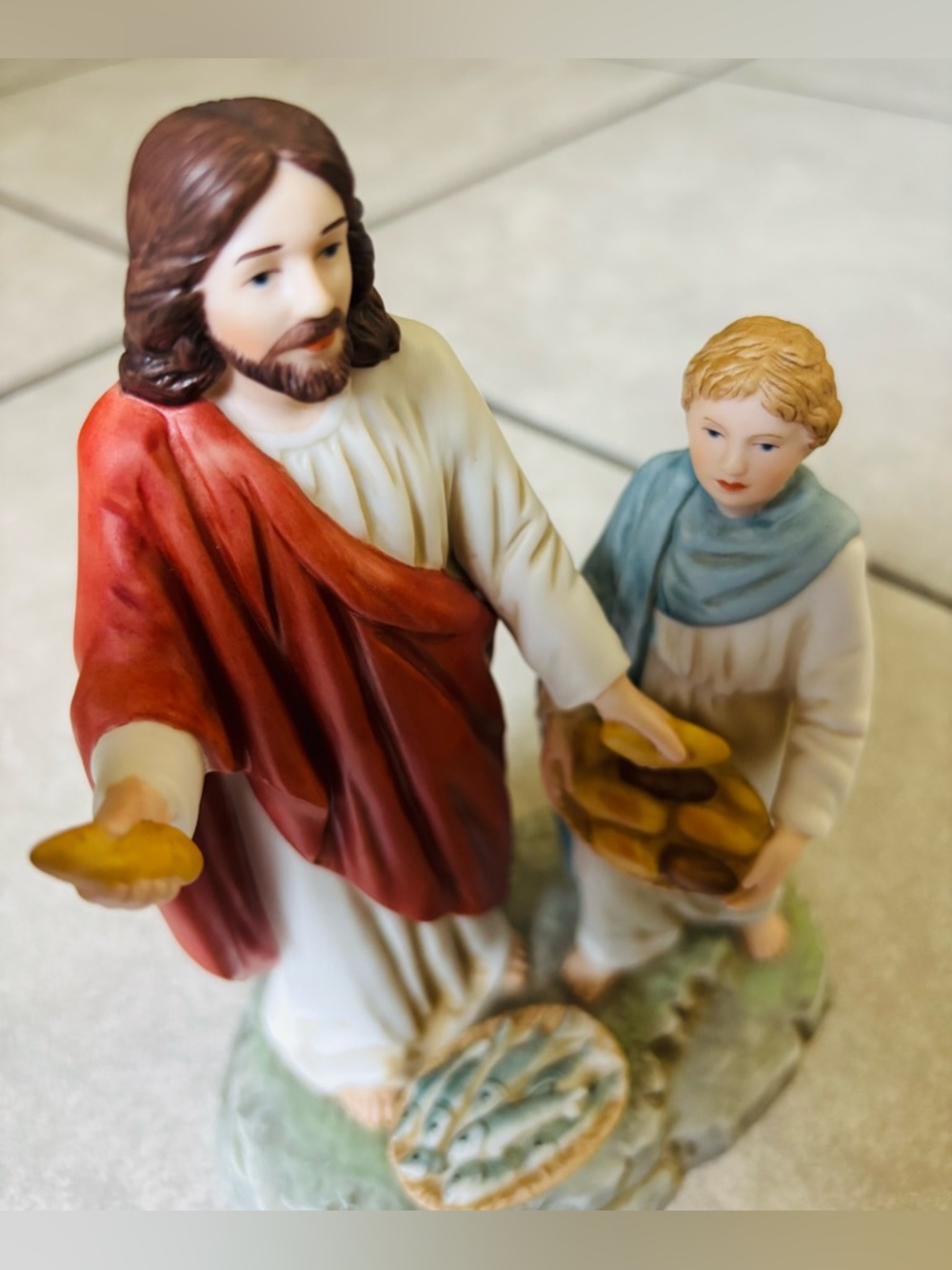 Vintage “Feeding the Multitudes" Jesus Figurine - Picture 9 of 11